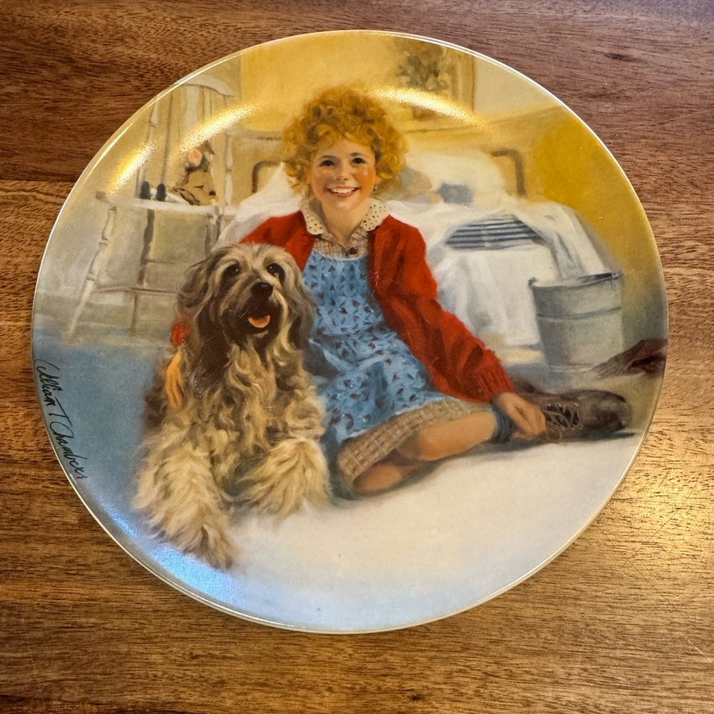 Annie & Sandy Vintage Collectibe Plate
